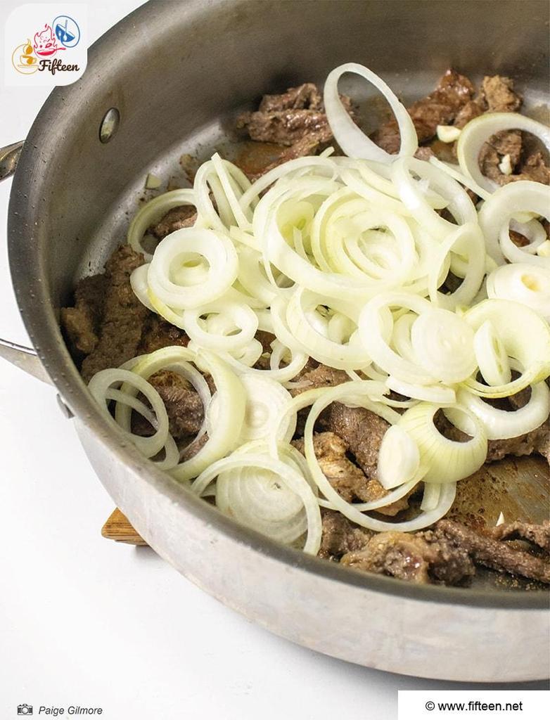 Cook The Bistec Encebollado