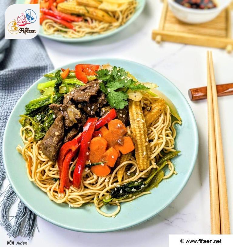 Vietnamese Stir Fried Noodles With Beef