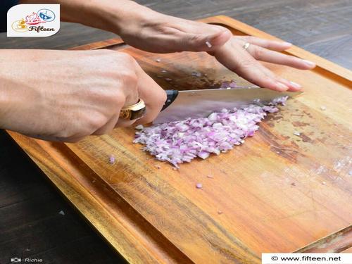 Chop and Mince The Shallots