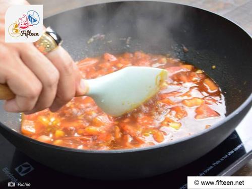 Cook the Tofu in Tomato Sauce1