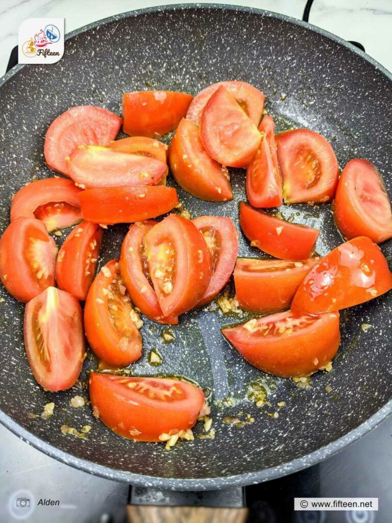Bun Oc Step 7 Saute Tomatoes