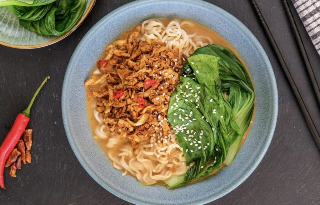 Noodles with shredded spicy tofu and peanut butter soup